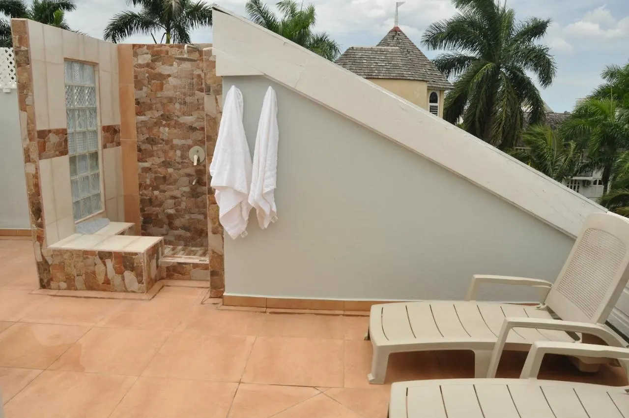 Beach Penthouse A25 Sandcastles Ocho Rios